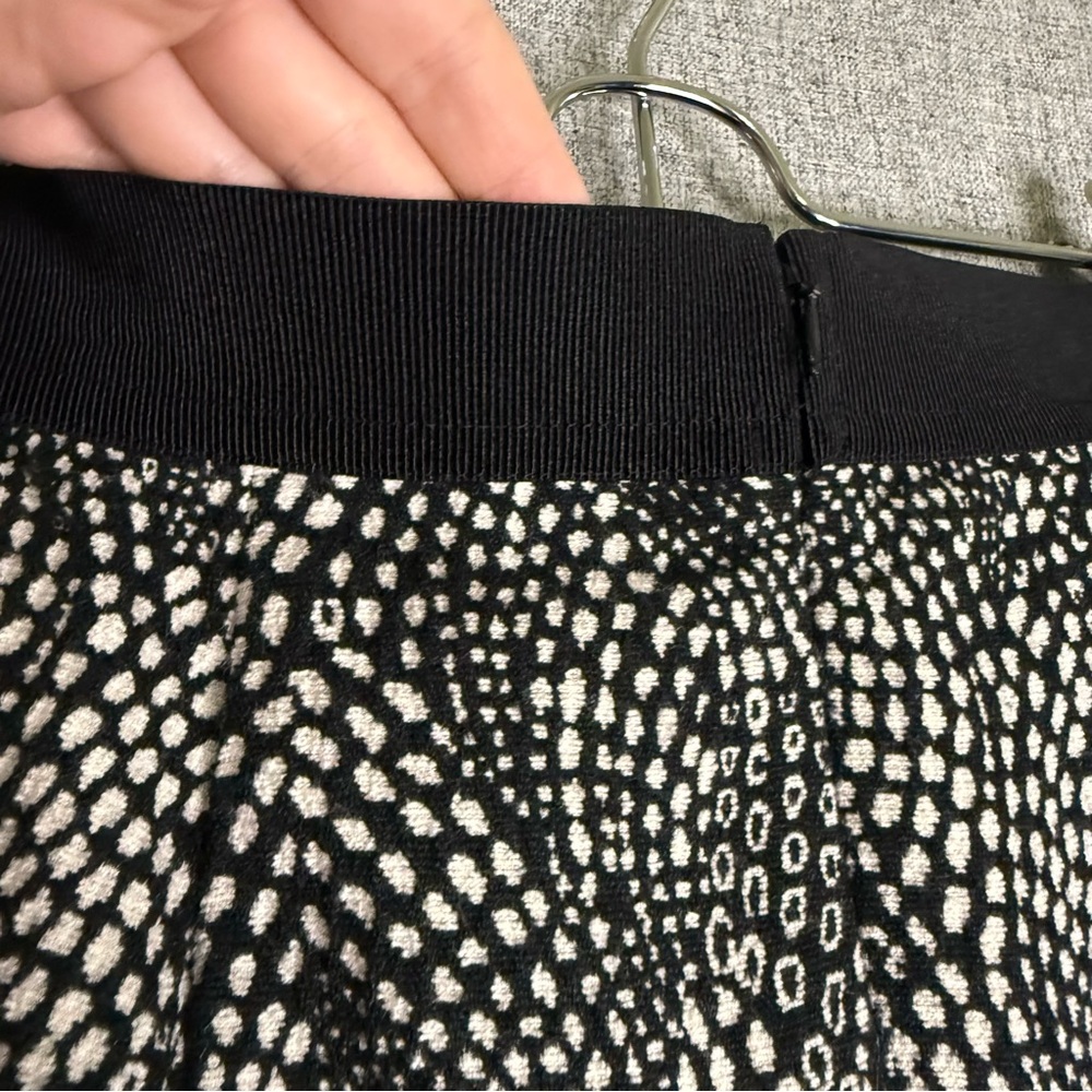 Ann Taylor Black and White Textured Pencil Skirt Size 6 - Picture 4 of 5